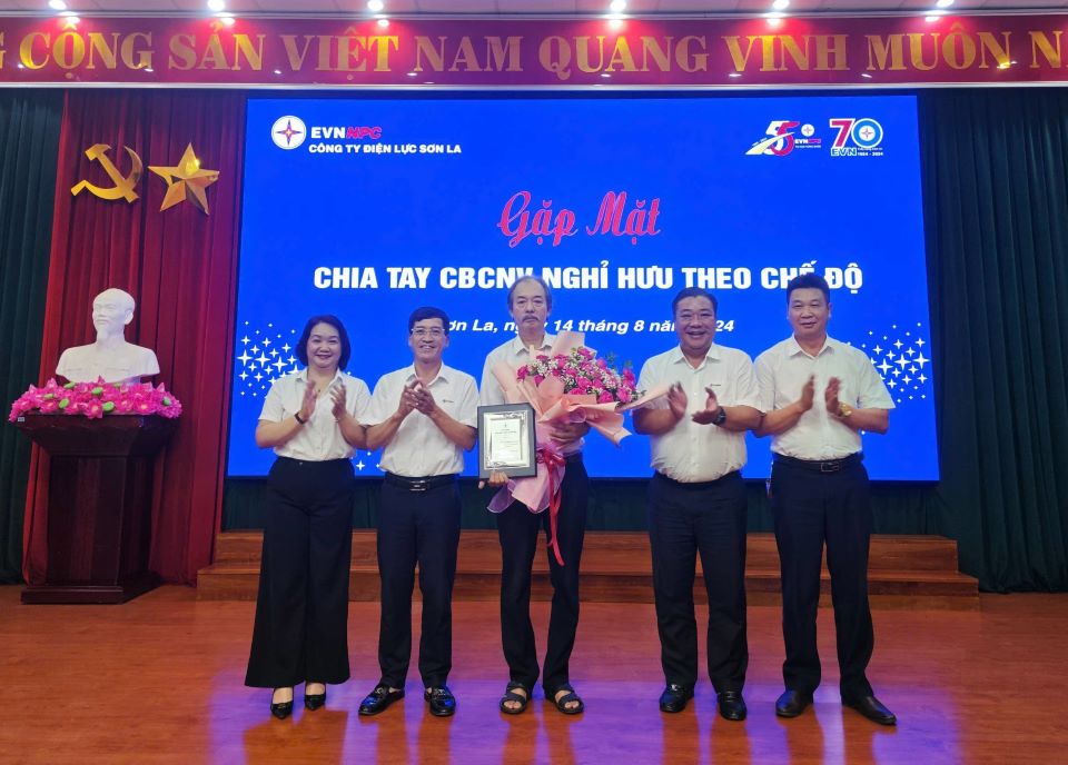  Cảm nhận về người Trưởng phòng gương mẫu, tận tâm và trách nhiệm